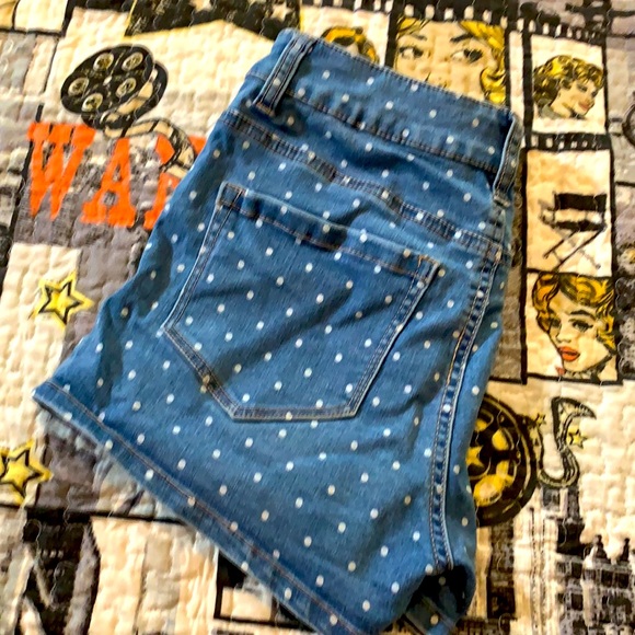 Stretch Jean shorts - Picture 3 of 3